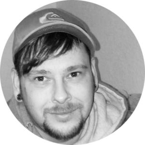Portraitbild eines Teilnehmers. Positive Teilnehmerbewertung des Survival-Trainings.