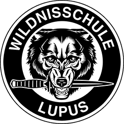 Das Logo unserer Wildnisschule für Survival, Wildnispädagogik-Ausbildung und der Jagdausbildung
