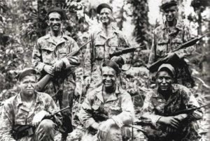 Ein historisches Schwarz-Weiß-Bild der berühmten Alamoscouts. Dies waren die Anfänge des modernen Holistic-Survival nach dem zweiten Weltkrieg.