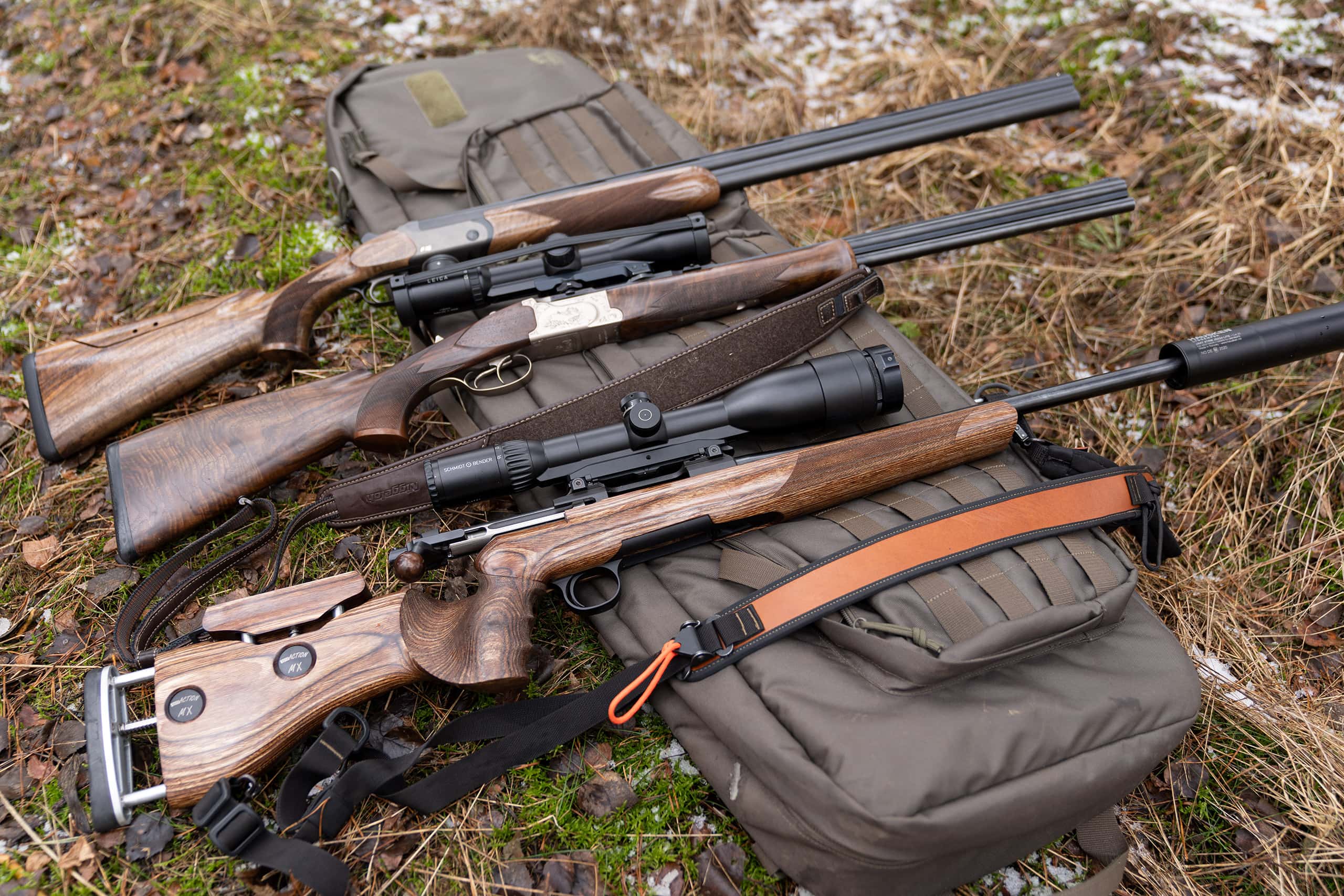 In diesem Bild zeigen wir unsere modernen Übungswaffen der Jagdschule. Mit diesen Jagdwaffen können sich die Jagdschüler im Schießtraining auf die Jägerprüfung vorbereiten.