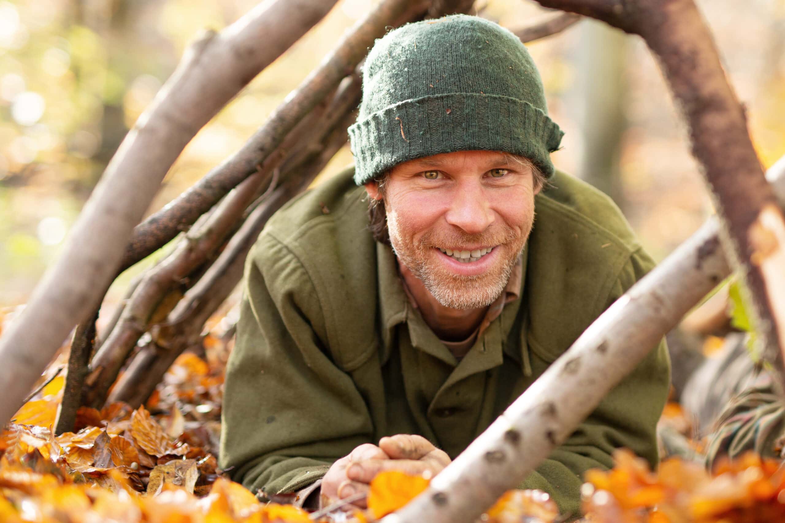 Ein Porträtbild von unserem Teamer, Survival-Experte und Spurenleser Marcel Klemm
