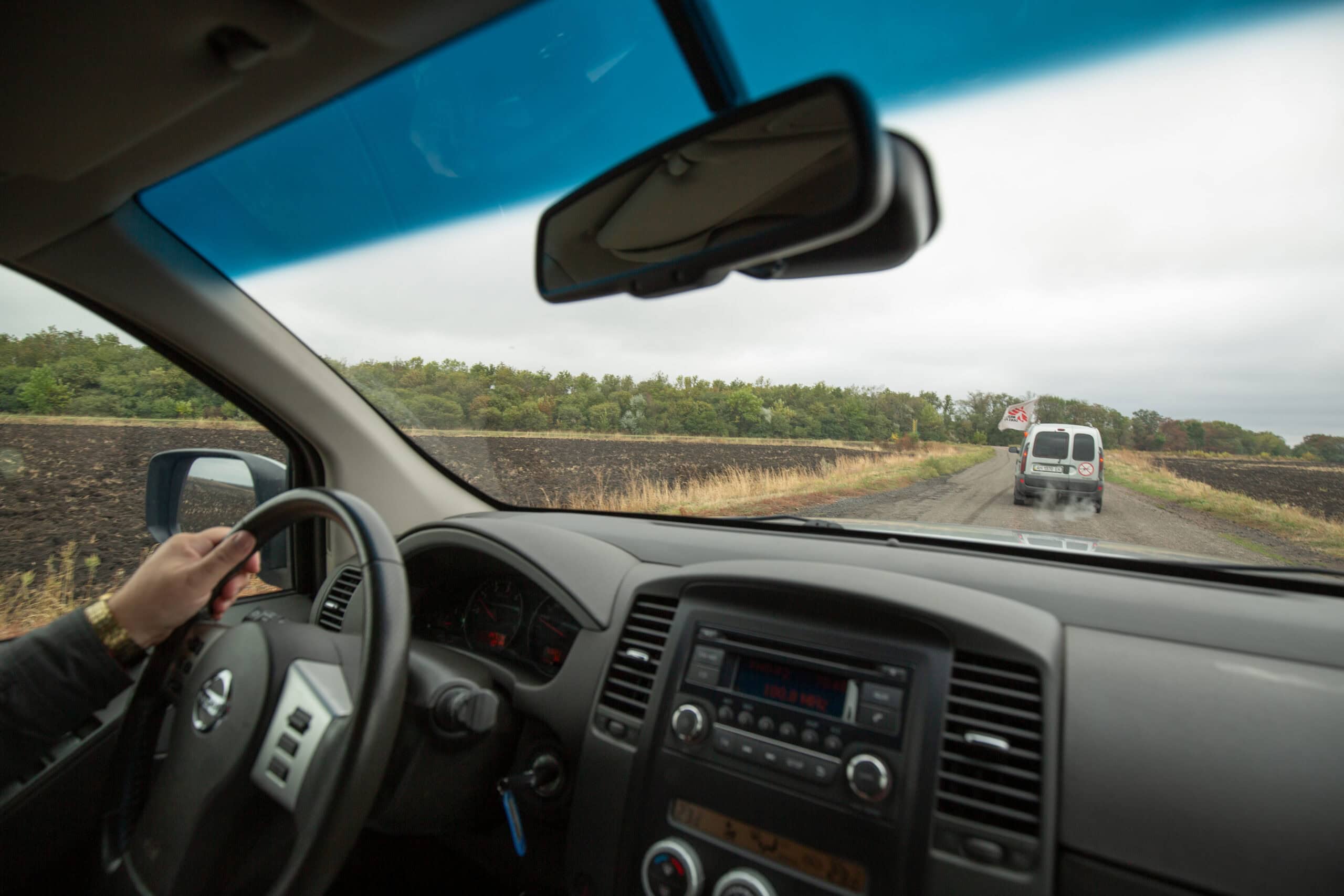 Maurice Ressel bei humanitärem Einsatz mit Ärzte ohne Grenzen in der Ukraine – Fahrt durch die Krisenzone