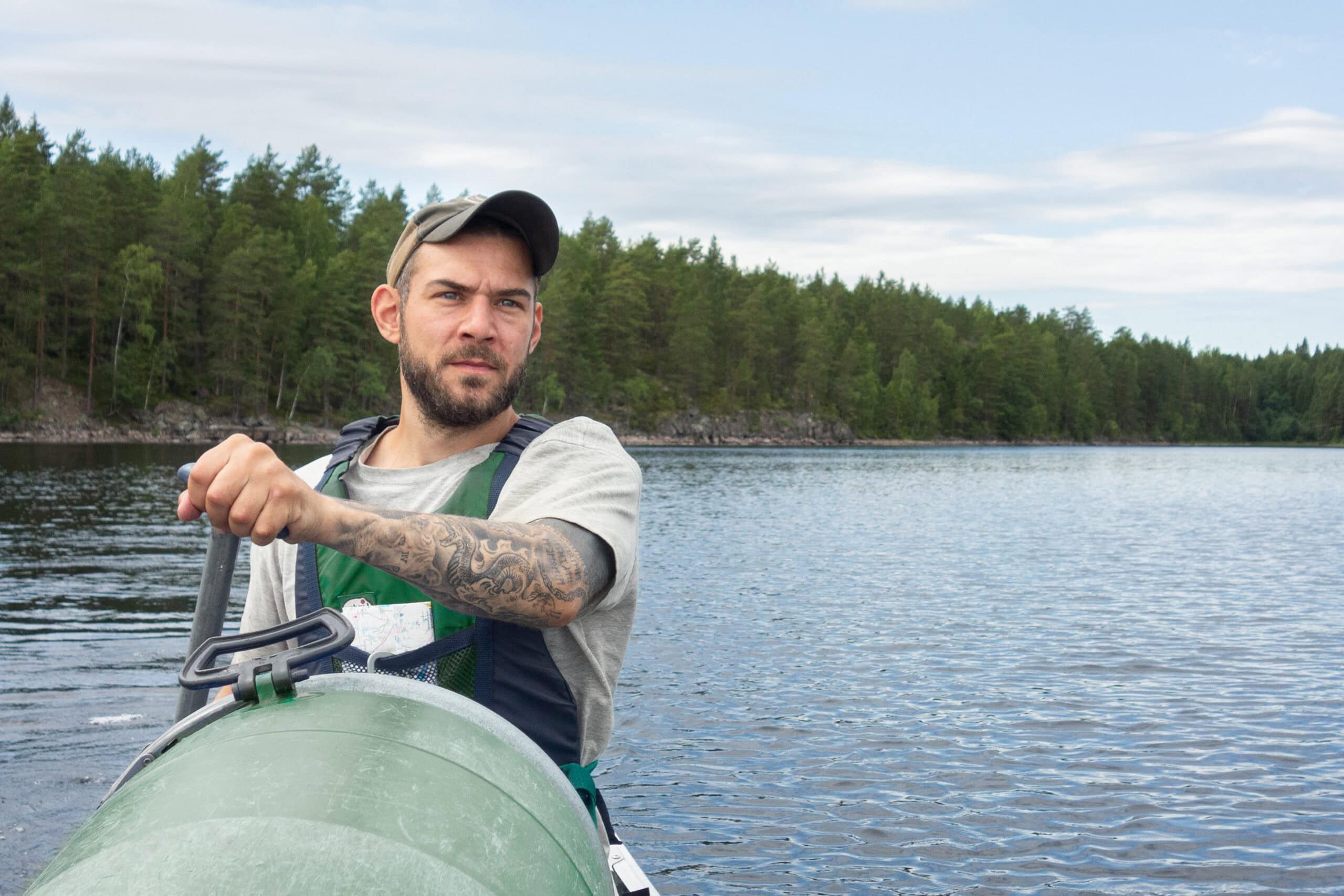 Maurice Ressel als Wildnispädagoge bei Kanu-Expedition in schwedischem Nationalpark – über 10 Jahre Gruppenführung