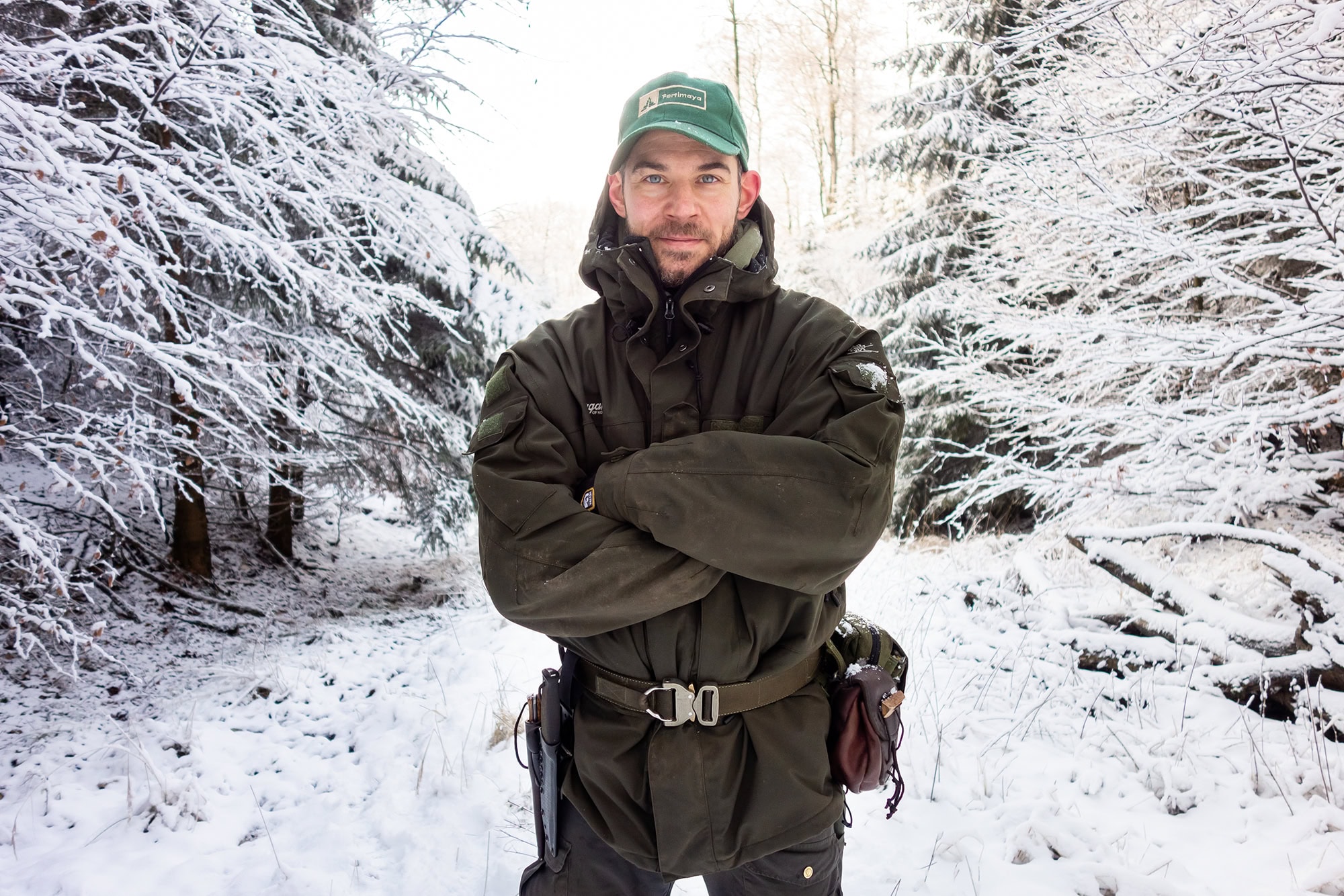 Survival-Experte Maurice Ressel im Winter – Gründer der Wildnisschule Lupus und Entwickler der Inneren Ausrüstung